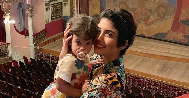 Grávida, Leticia Almeida posa com a filha e se declara: ”Você é minha vida”