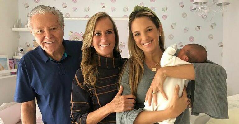 Ticiane Pinheiro mostra presente de Natal luxuoso que deu para os pais