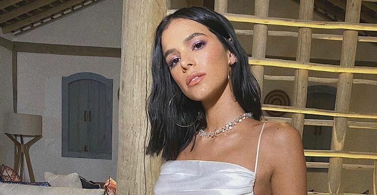 Bruna Marquezine faz rara aparição com a irmã em noite de Ano Novo