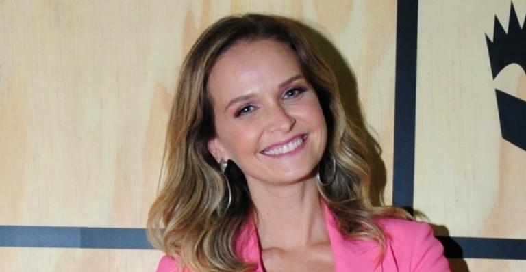 Fernanda Rodrigues toma banho de mar em primeiro dia do ano e compartilha momento com seus fãs