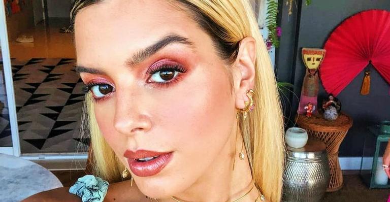 Giovanna Lancellotti compartilha foto da virada do ano ao lado dos amigos ”Ano novo feliz”