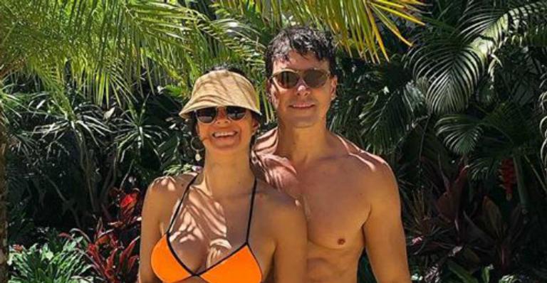 Rodrigo Faro posa ao lado da esposa e se declara: ”Mais um ano junto da minha rainha”