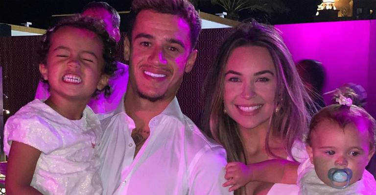Philippe Coutinho compartilha fotos de férias em família e se declara: ”Tudo por vocês”