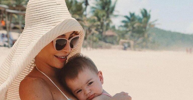Sabrina Sato rebate internauta que a acusou de não proteger Zoe do sol