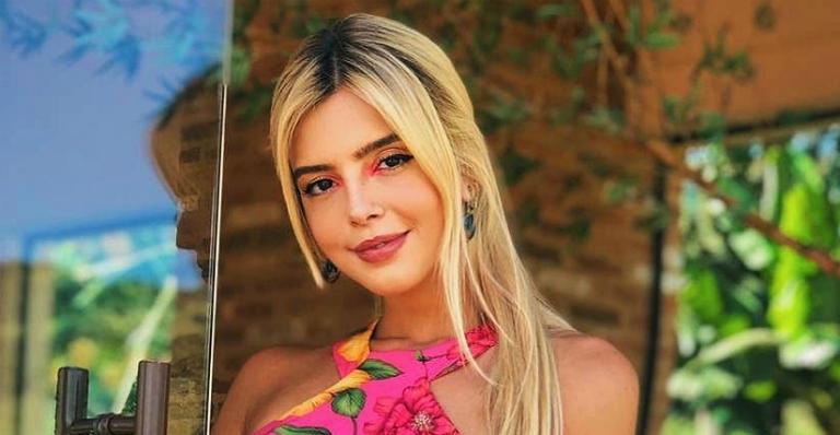 Em Fernando de Noronha, Giovanna Lancellotti curte festa noturna o lado de amigos