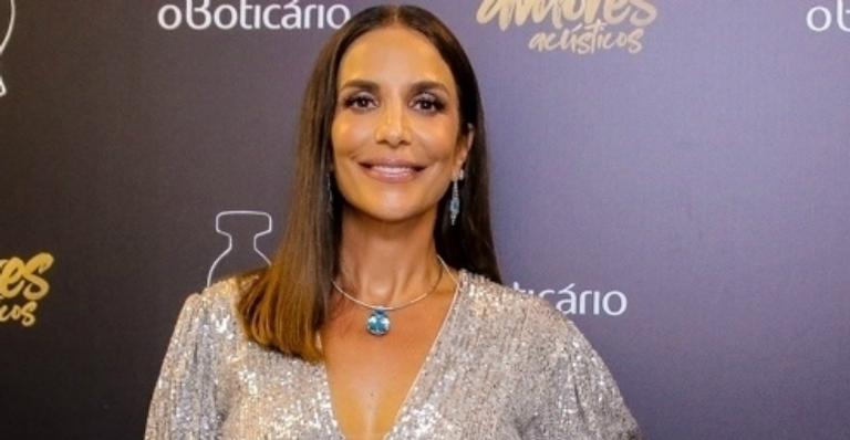 Mesmo cansada, Ivete Sangalo se diverte ao lado de amigos: ”Que delícia”