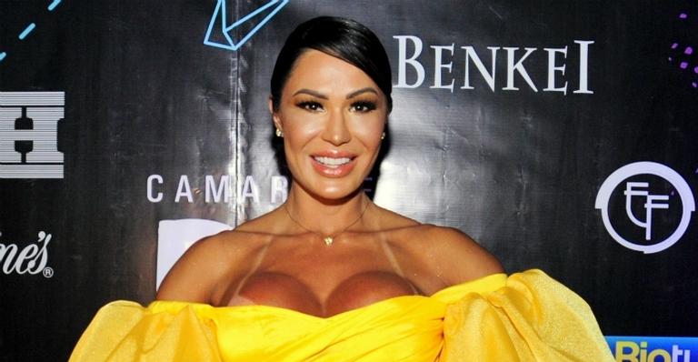 Gracyanne Barbosa mostra toda sua flexibilidade e ganha elogios de Belo: ”A melhor que nós temos!”