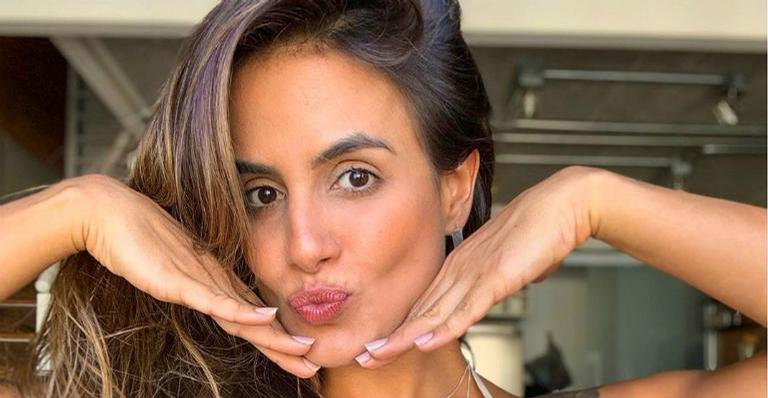 Ex-BBB Carol Peixinho ousa no look e decote generoso rouba a cena em festa