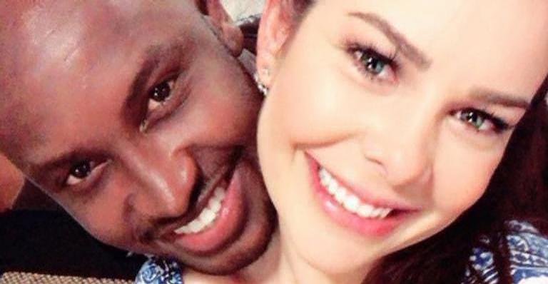 Fernanda Souza é flagrada em show de Thiaguinho e fãs suspeitam de reconciliação