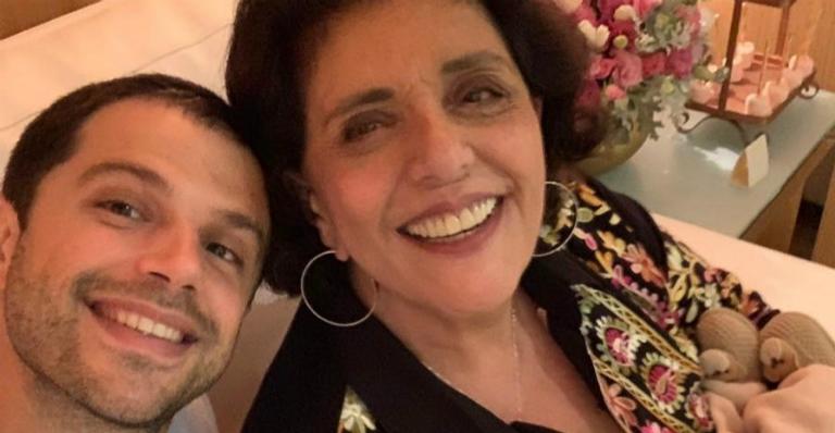Com foto antiga, Duda Nagle parabeniza a mãe no dia de seu aniversário