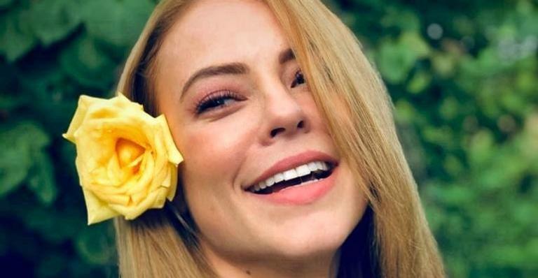 Paolla Oliveira abusa do decote e mostra parte dos seios na internet: ”Que mulher!”
