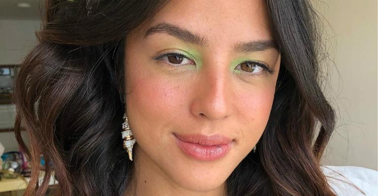 Yanna Lavigne posa sorridente em praia de Fernando de Noronha: ”Lugar preferido no mundo!”