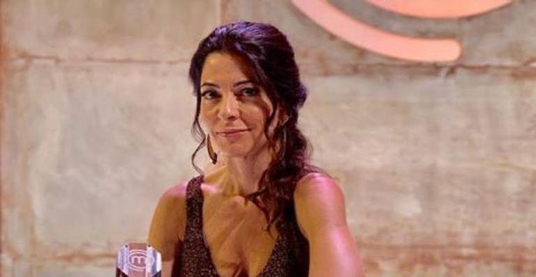 Ana Paula Padrão surpreende internautas ao exibir curvas perfeitas na web: ”Parabéns”