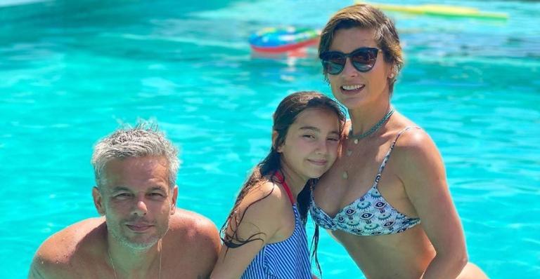 Flávia Alessandra encanta seguidores com clique ao lado das duas filhas: ”Falta o papai”