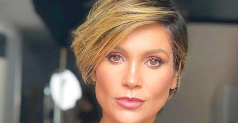 Flávia Alessandra esbanja boa forma ao posar de biquíni