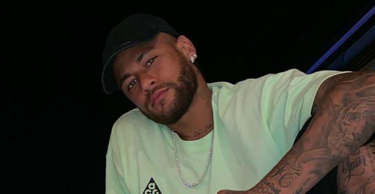 Neymar curte tarde de sol ao lado de amigos e do filho, Davi Lucca: ”Não pode faltar né”