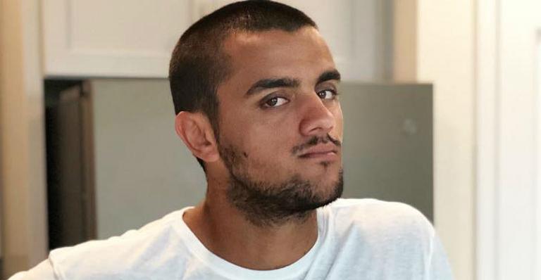 Felipe Simas encanta web com momento ‘pai e filho’ juntinho do primogênito, Joaquim