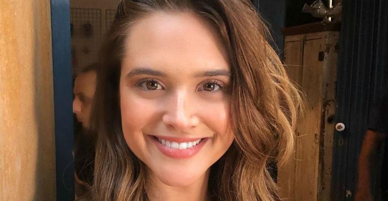 Juliana Paiva encanta as redes sociais ao aparecer curtindo o dia em meio à natureza e é elogiada