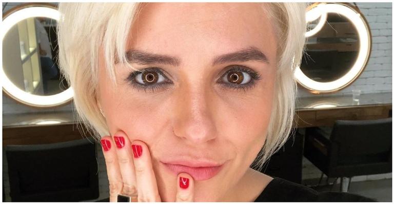 Monica Iozzi passa perrengue com carro de 1998 e fica sem gasolina: ”Vivi uma aventura”