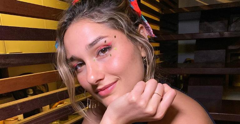Sasha Meneghel surge sem maquiagem e com penteado diferentão nas redes sociais
