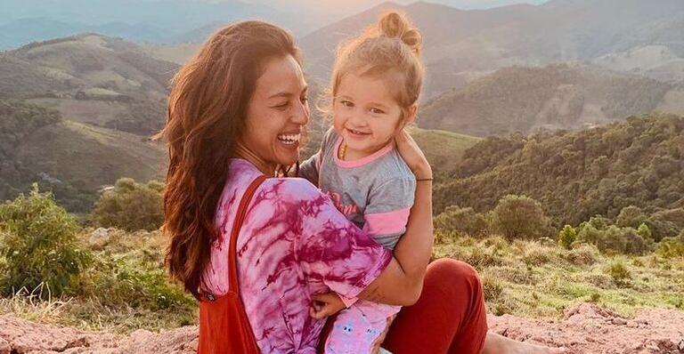 Yanna Lavigne mostra a filha devorando picolé e encanta com registros fofos