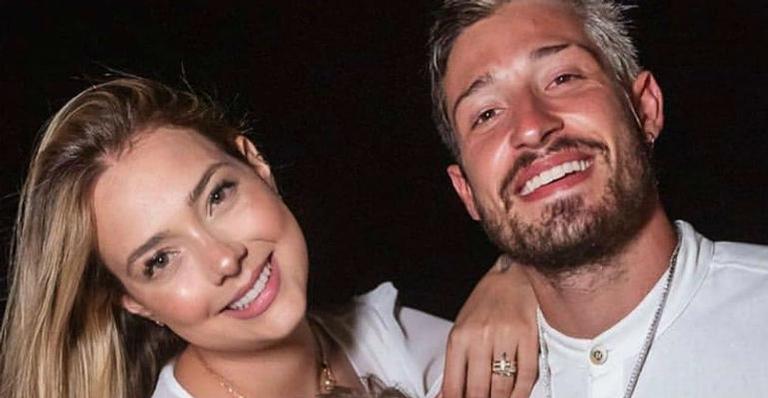 Marido de Carol Dantas explode fofurômetro ao surgir tomando banho com Valentin