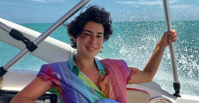 Fernanda Paes Leme aproveita dia de praia e aparece em clique só de biquíni ao entrar no mar