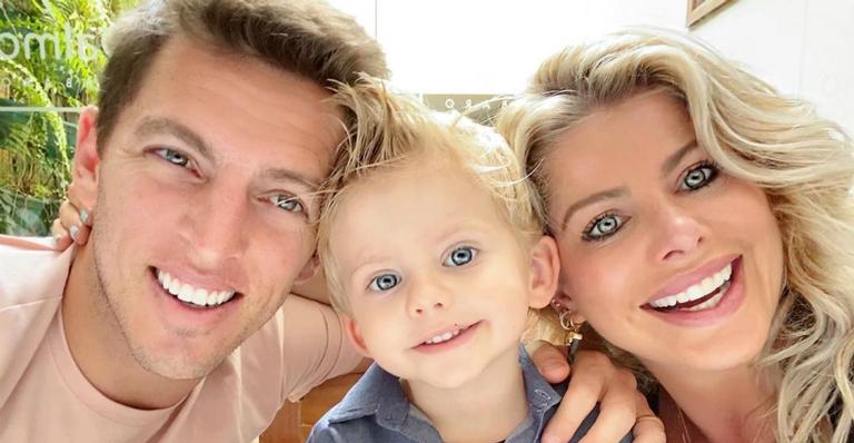 Karina Bacchi curte viagem com Amaury Nunes e Enrico Bacchi: ”Chegamos em um paraíso”