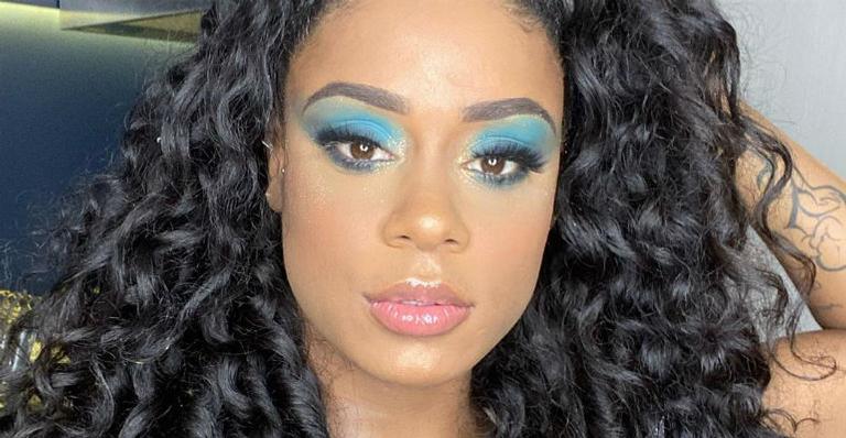 Poderosa, MC Rebecca sensualiza de biquíni e dispara: ”Amor próprio é tudo”
