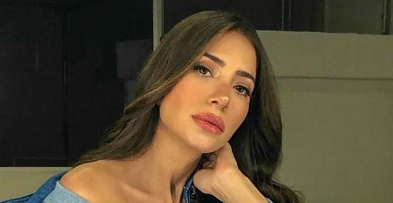 Prestes a dar à luz, Romana Novais compartilha clique e diz: ”Último post com Ravi no forninho?”
