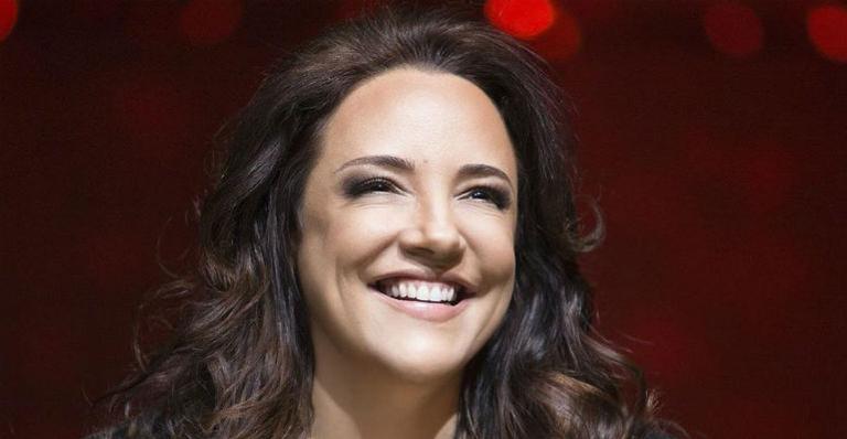 Ana Carolina homenageia a mãe em seu aniversário de 83 anos
