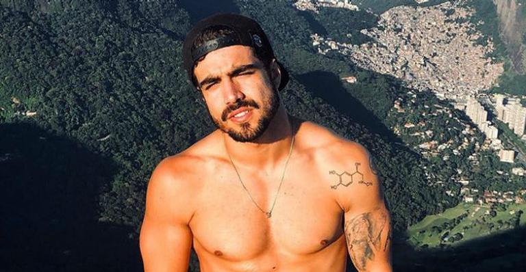 Caio Castro surge em clique inusitado ao lado do pet de Grazi Massafera