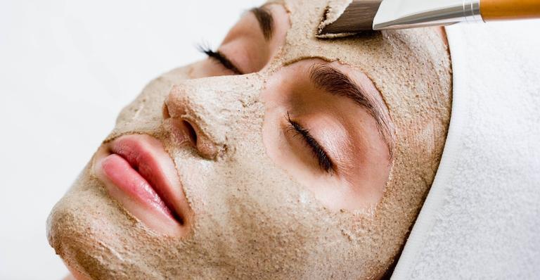 Conheça os diferentes tipos de argila facial e veja qual é a melhor para você