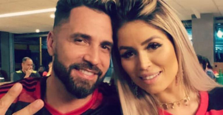 Latino aproveita parque aquático de Orlando na companhia da noiva, Rafaella Ribeiro