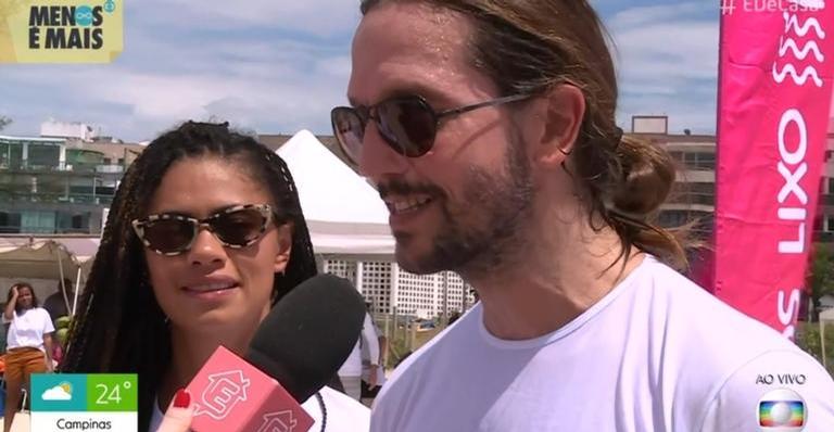 Elenco da novela ‘Amor de Mãe’ participa de ação para limpar praias do Rio de Janeiro