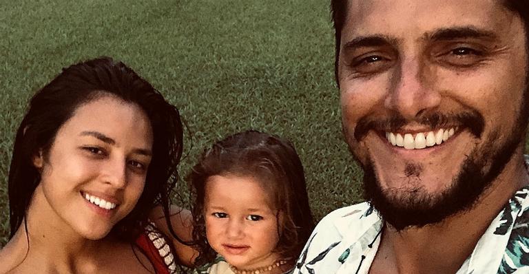 Yanna Lavigne encanta seguidores ao compartilhar foto fofa de Bruno Gissoni com filha e sobrinha