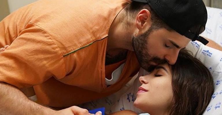 Alok se declara para o filho, Ravi: ”Te amo infinito”