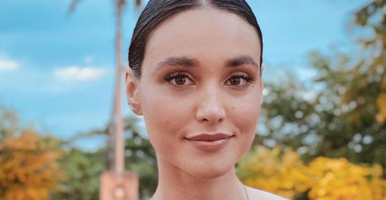 Débora Nascimento eleva a temperatura ao posar de biquíni nas redes sociais