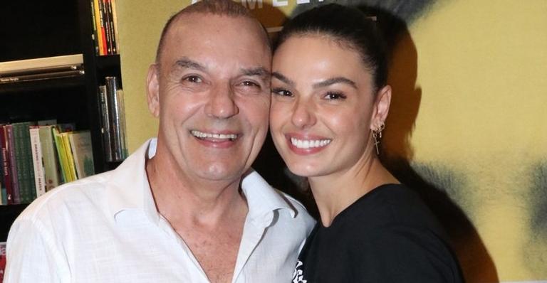 Isis Valverde se afasta das gravações da novela ‘Amor de Mãe’ após morte de seu pai