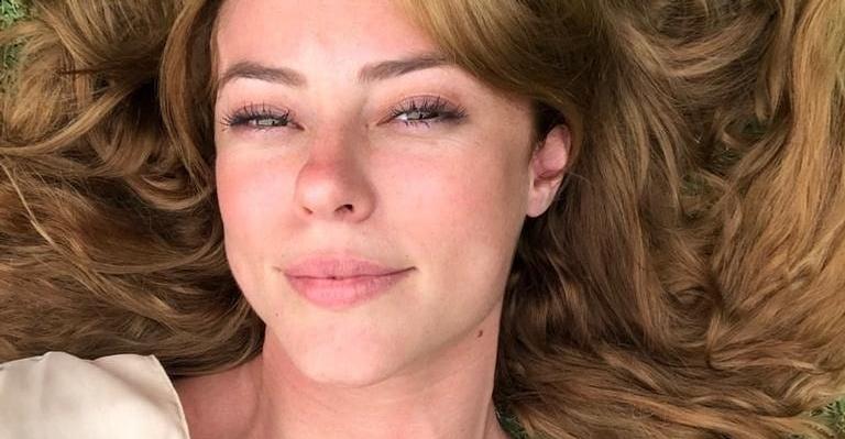 Paolla Oliveira exibe cliques fofíssimos com seu cachorro depois da academia: ”Melhor travesseiro”