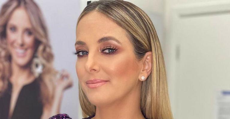 Ticiane Pinheiro encanta web com clique ao lado da família em dia de praia