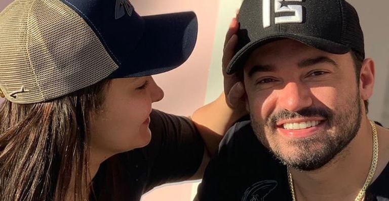 Após término, Maiara e Fernando são flagrados aos beijos em praia do litoral de São Paulo