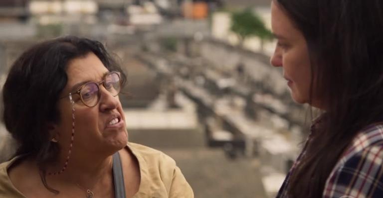 Grávida, personagem é agredida pela polícia na novela ‘Amor de Mãe’