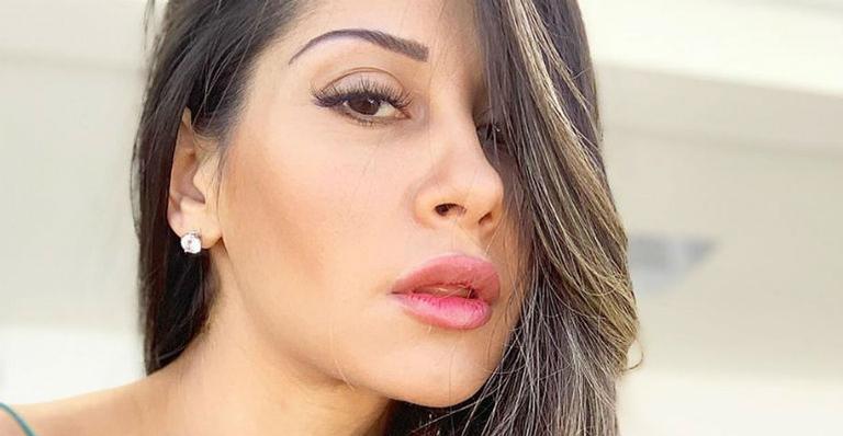 Mayra Cardi posa de biquíni e recebe elogios dos seguidores: ”Um corpo é um corpo”