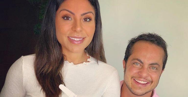 Nos Estados Unidos, Andressa Ferreira e Thammy Miranda fazem primeiro passaporte do filho, Bento