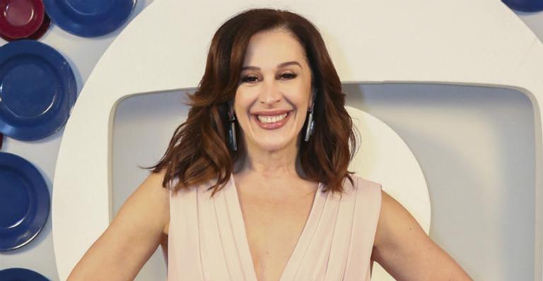 Claudia Raia mostra série de fotos da filha e se declara: ”Te amo mais que leitão à pururuca”