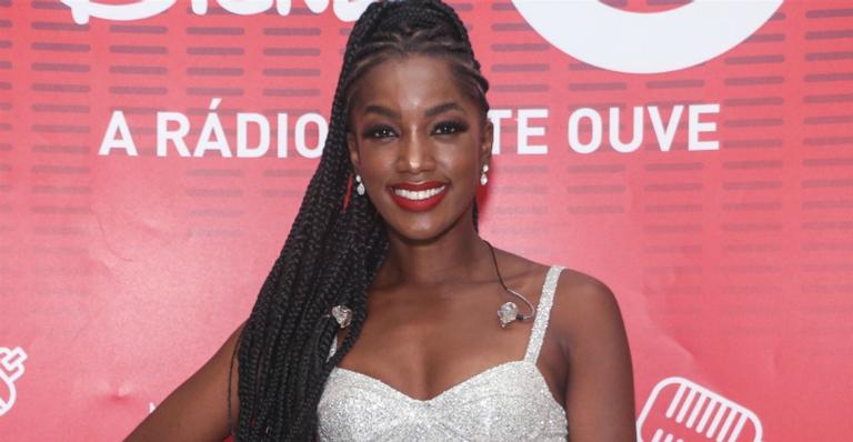 Iza comandará novo programa com música e entrevistas, diz colunista