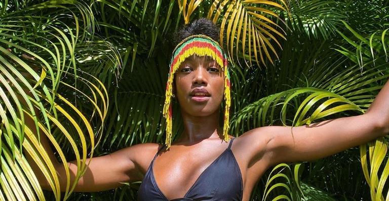 Na Jamaica, Iza encanta seguidores ao posar diante do por do sol