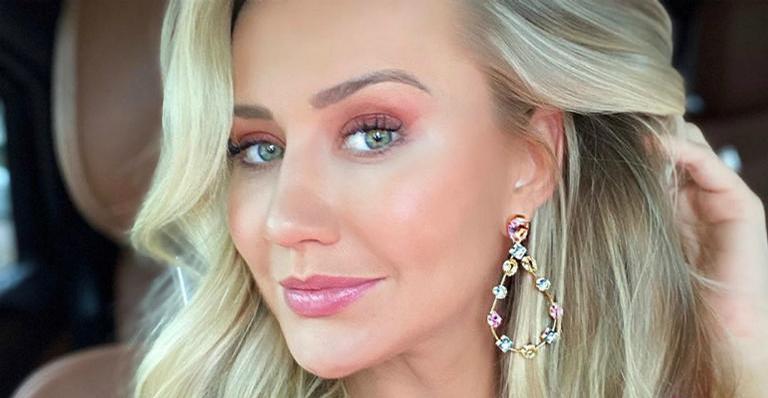 Esposa de Roberto Justus, Ana Paula Siebert, exibe clique da gravidez na praia e encanta web!