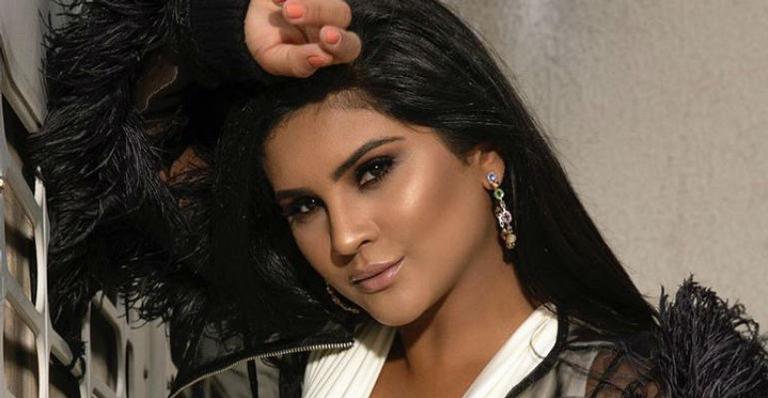 Mileide Mihaile escolhe look cheio de transparência para o Carnaval e recebe elogios